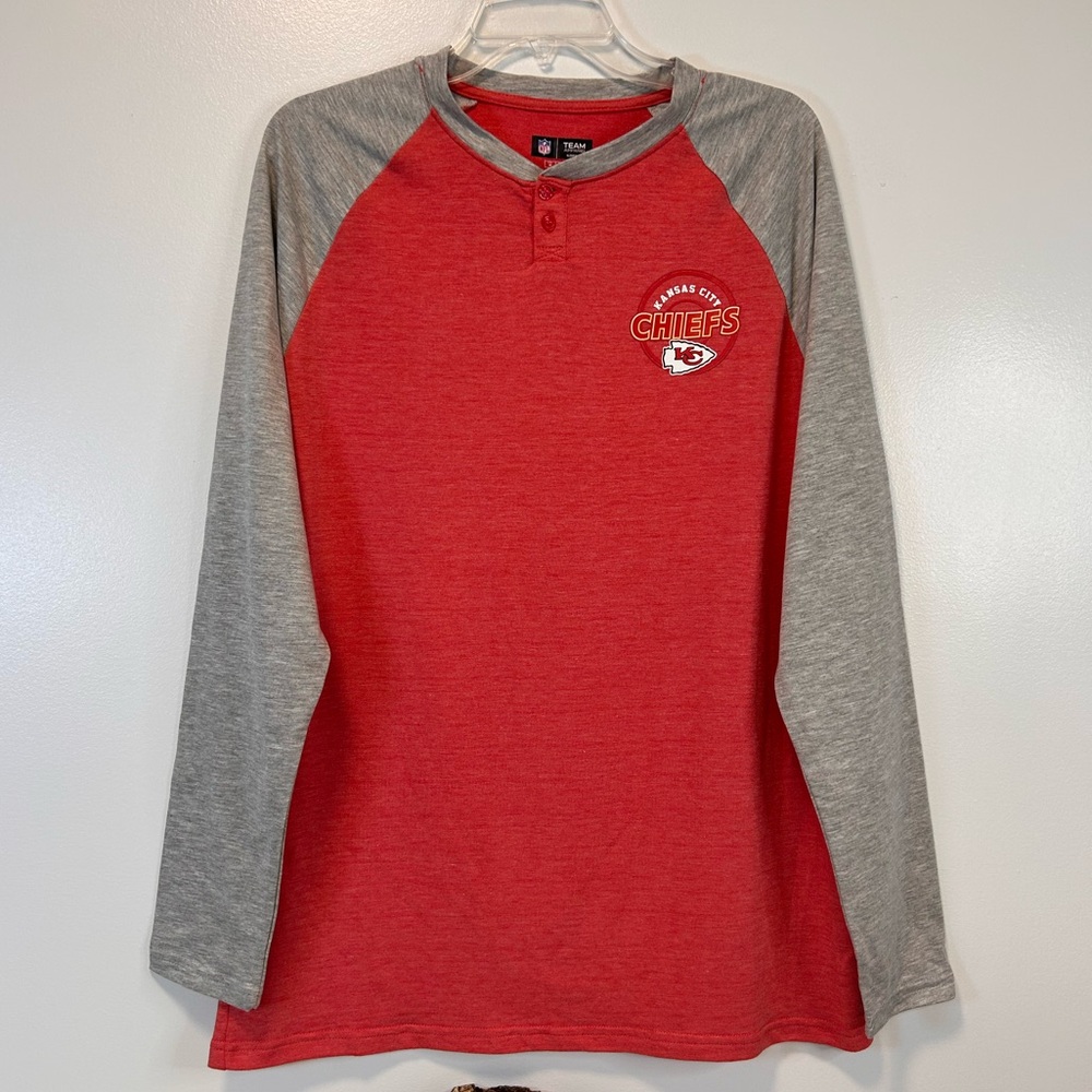 Kansas City Chiefs NFL Red & Gray Raglan Henley Long Sleeve Top Men’s Medium